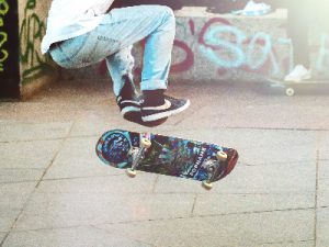 A skateboard rider doing skateboard riding tricks. 