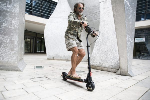 Balancing electronic scooter