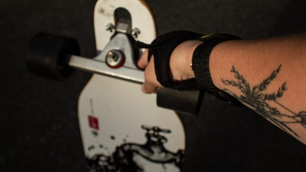 A guide on selecting wrist guards is important for skateboards. 