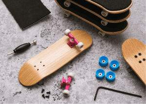 Tools and accessories of skateboards on the floor; to be assembled using the appropriate skateboarding guide. 