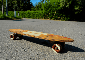 This skateboard is skateboard DIY. You can make your own skateboard by following skateboard guide. 