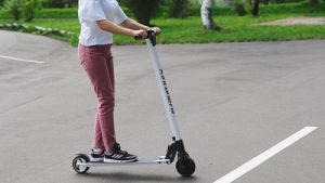 This woman is riding her scooter. She can actually enhance the beauty of her scooter by adding more accessories. You need to think of those needed attachments that you can check and buy. 