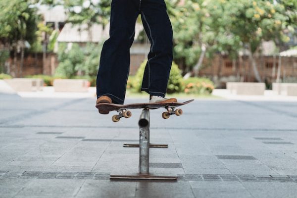 It's important to have complete skateboarding training equipment before starting your skateboarding sessions. Training equipment is important.