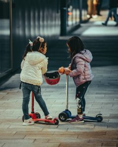 How to buy the scooter for your kids? Check out the best kids scooters in the market using the best of the best scooter guides in the article. Read and learn more scooter information about it.