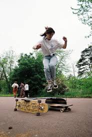 Skateboarding Lessons: Skateboarding experts provide skateboarding private lessons.