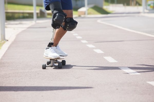 Knee pads: Wear gear for skating, such as elbow pads and knee pads to protect yourself.