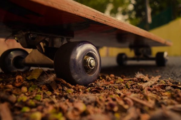 Skate bearing should be replaced in case it is not smooth.